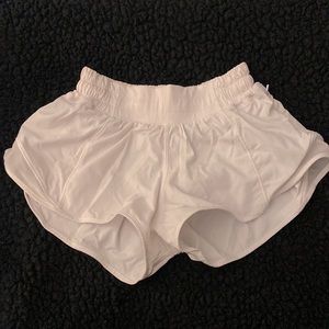Lululemon low rise white hottty hot shorts size 0